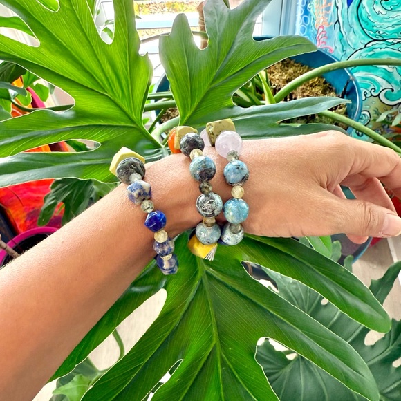 Howlite, Serpentine, Jasper & Prehnite Bracelet - Picture 6 of 6